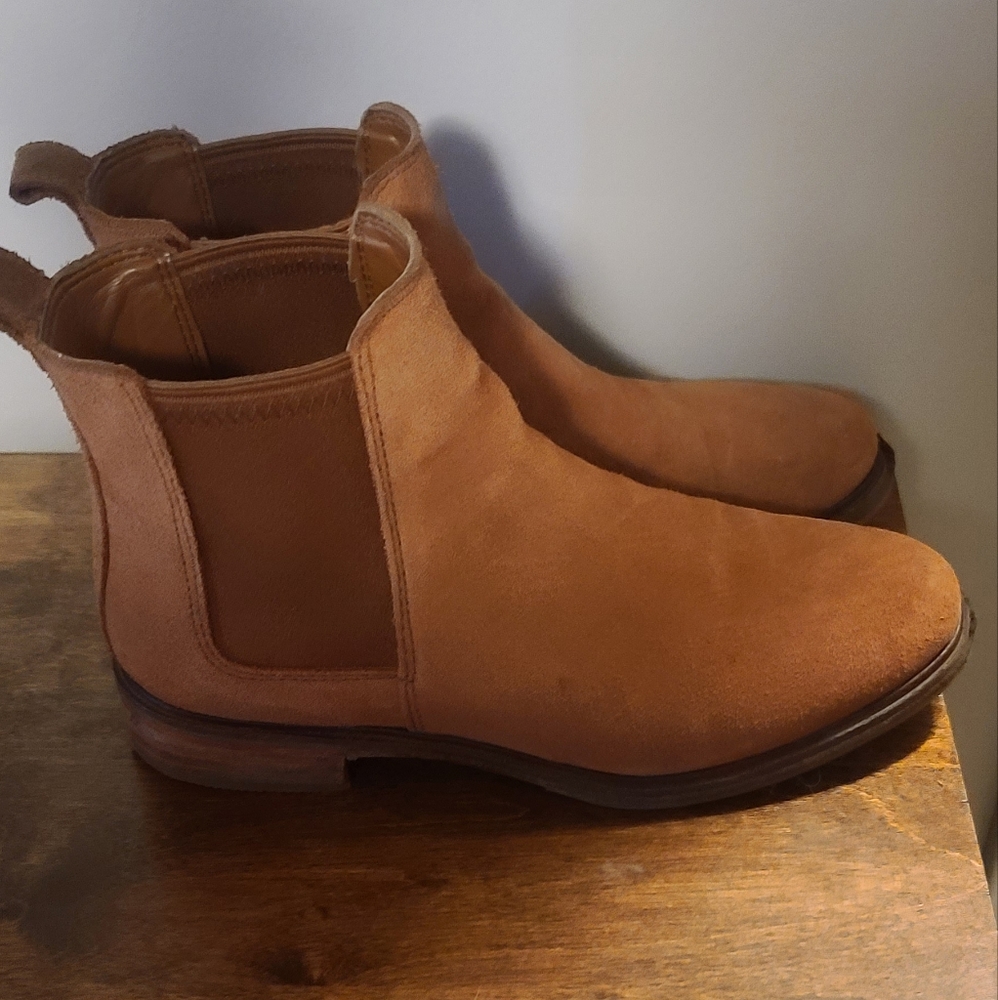 Clark's Cheslea Ankle Boot